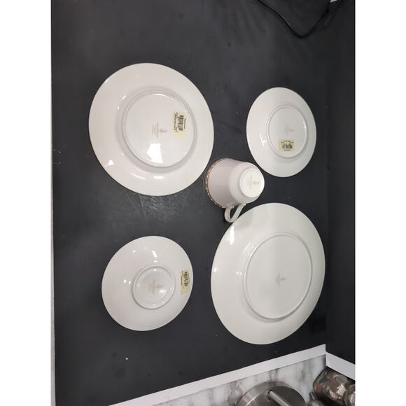 Royal Doulton Cotillion Set, Cream & Marble Border Gold Trim, 5 Piece Collection - Picture 3 of 10